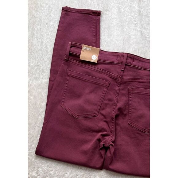 NWT Revtown Decade Denim Super Skinny Jeans in Claret, Size 32 Regular - Picture 15 of 16
